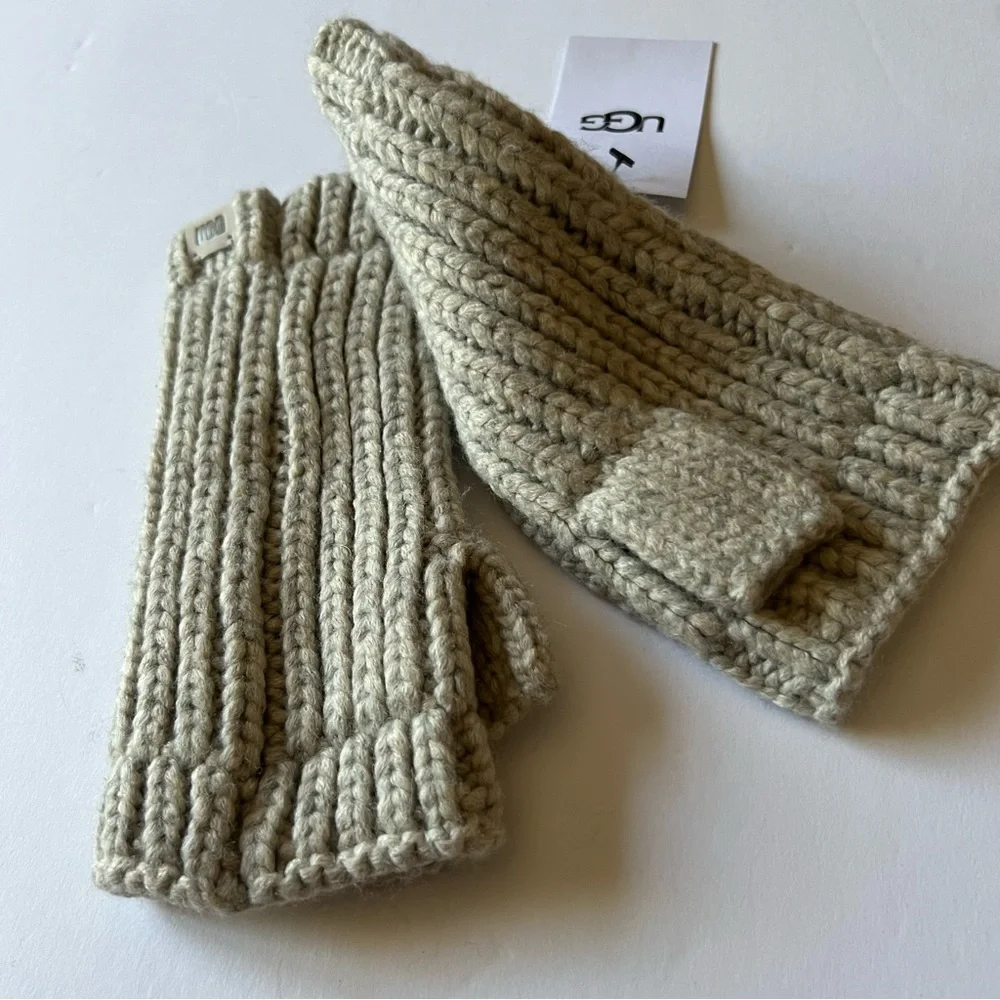 UGG WOMENS RIBBED FINGERLESS MITTENS GLOVES LIGHT GRAY OS NWT